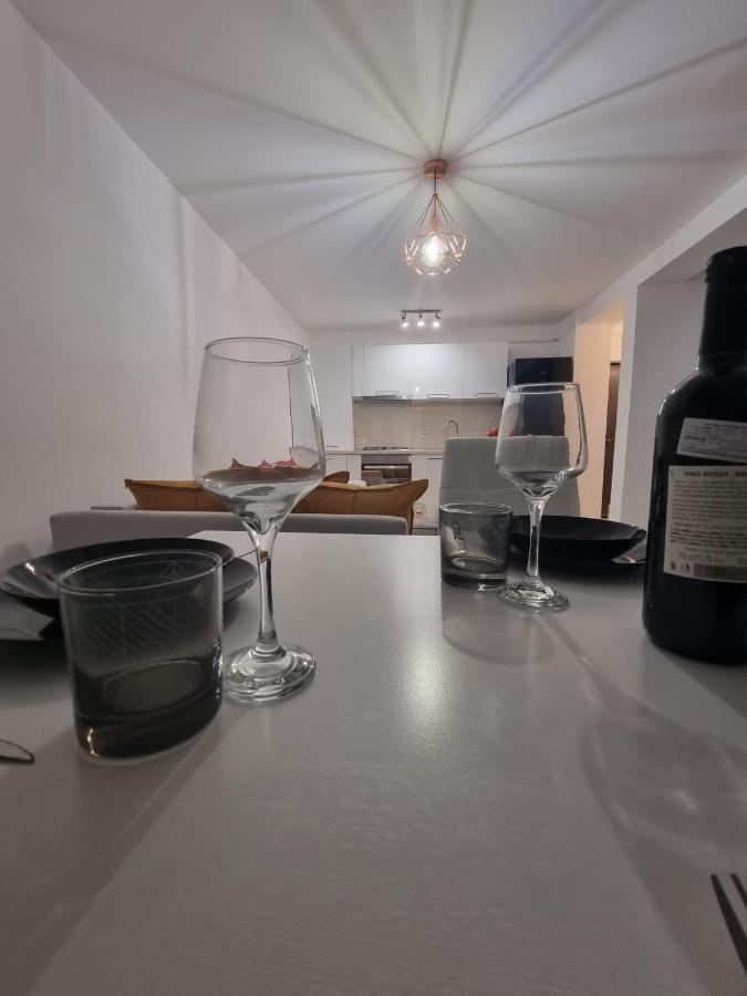 Dreams Escape 2 Appartement Craiova Buitenkant foto