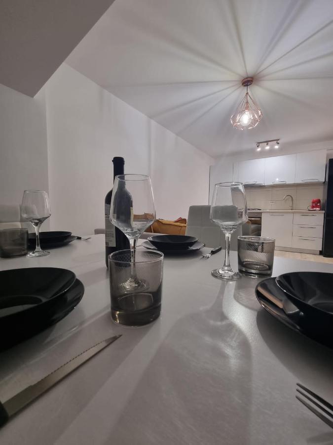 Dreams Escape 2 Appartement Craiova Buitenkant foto
