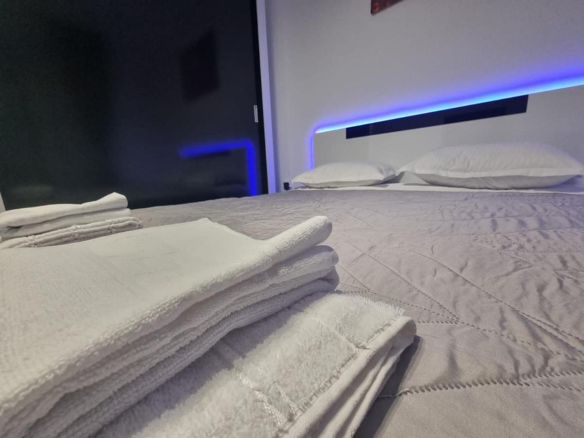 Dreams Escape 2 Appartement Craiova Buitenkant foto